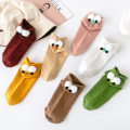 Pom en gros personnalisé pom mignon couleur solide chaussettes invisibles femmes chaussettes de bateau japonais fabricants filles basse coupe usine